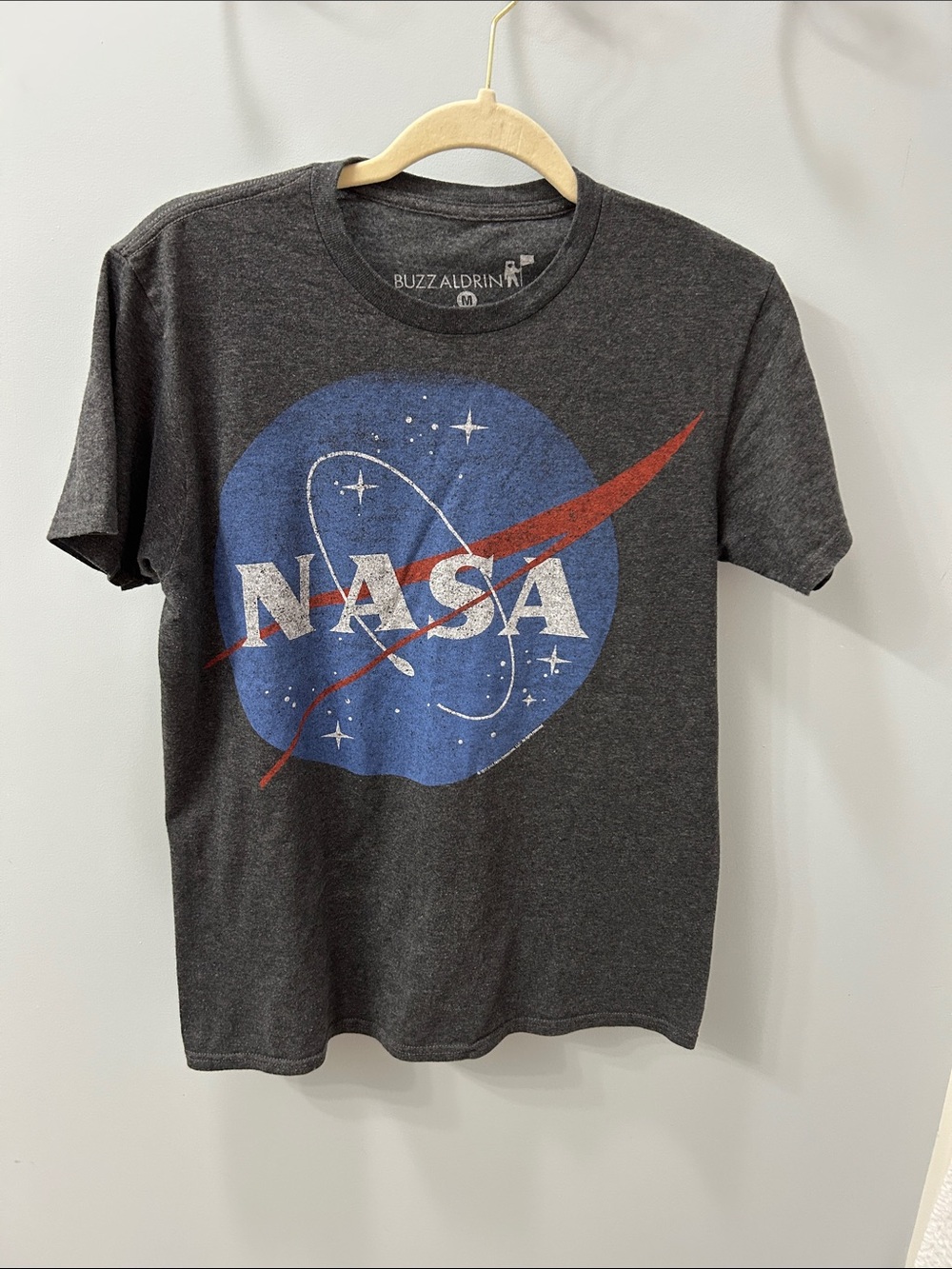 Men's Buzz Aldrin NASA Logo Charcoal Graphic Tee - Dark Gray/Blue